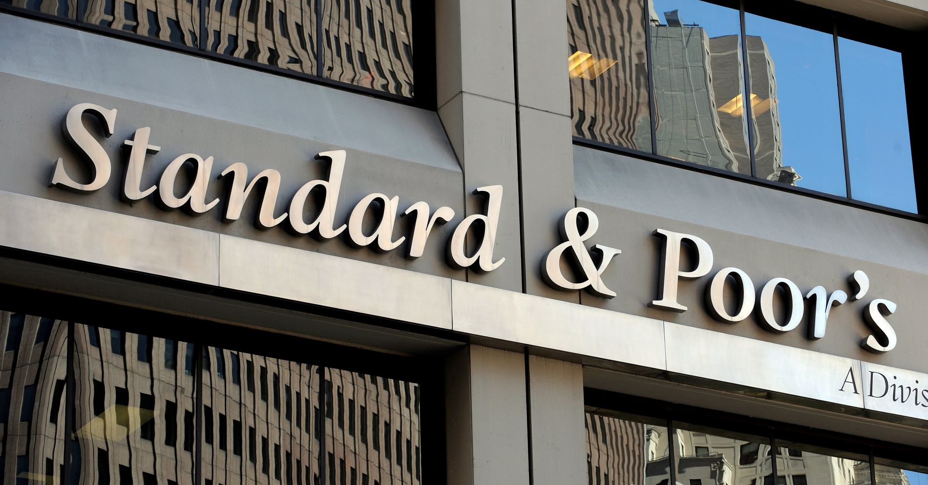 S&P: Βλέπει ισχυρές προοπτικές κερδοφορίας των ελληνικών τραπεζών