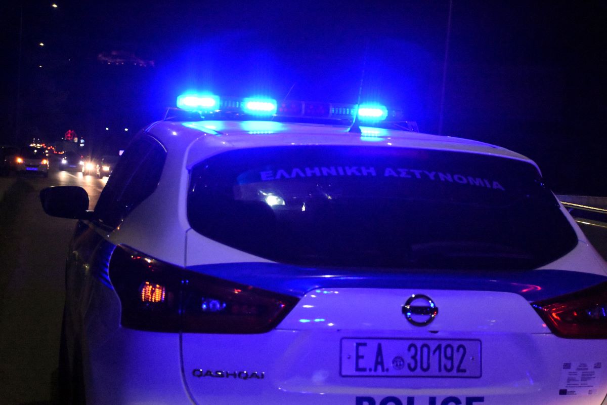Κερατσίνι: Βγήκε ο άνδρας που είχε ταμπουρωθεί με μαχαίρι