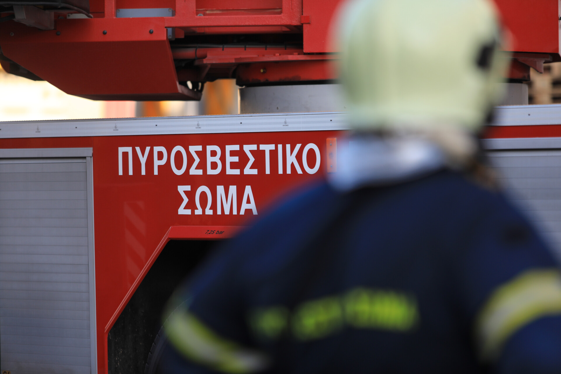 Λέσβος: Μεγάλη φωτιά σε σούπερ μάρκετ, νεκρή μια γυναίκα