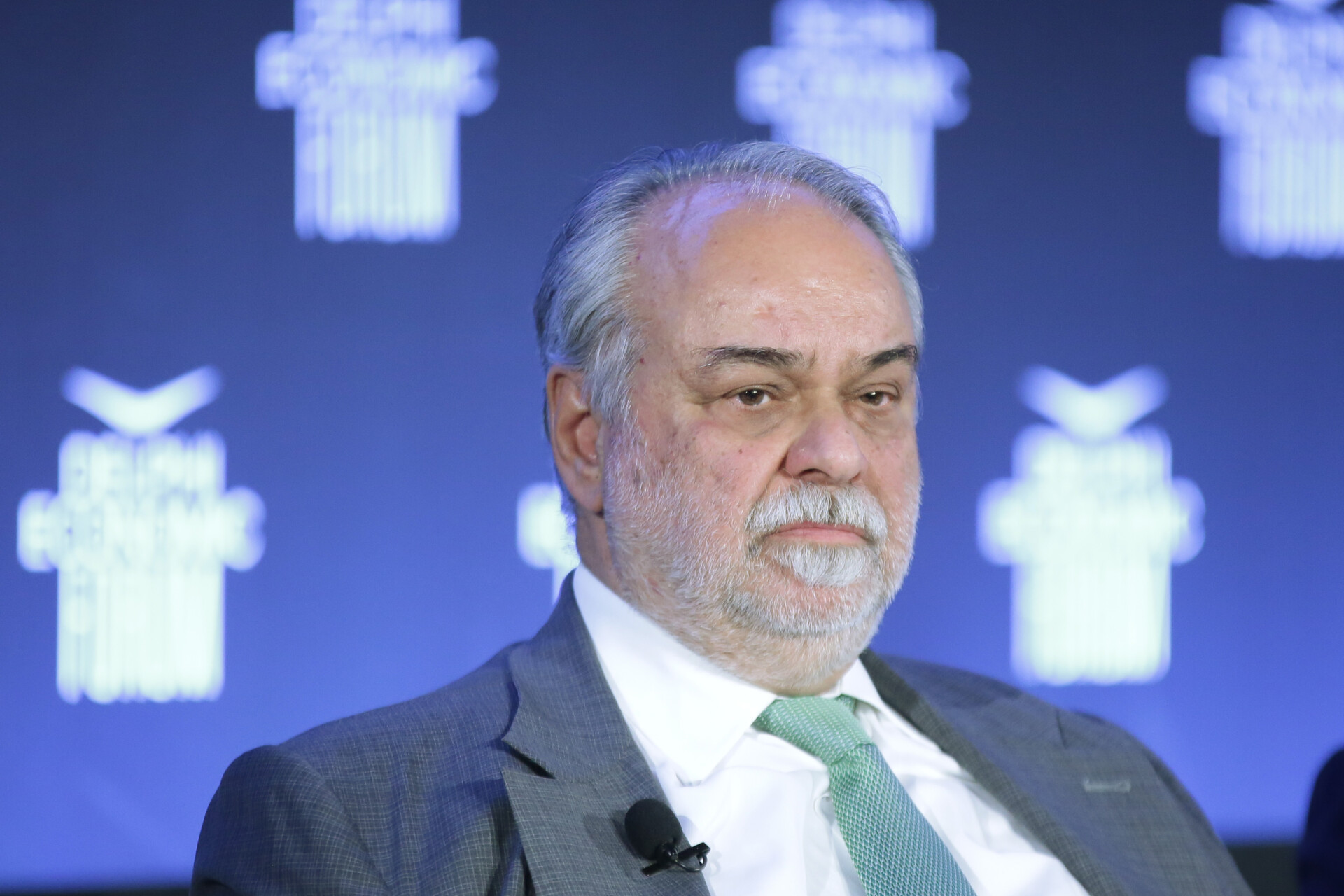 Η οικογένεια Μυλωνά πωλεί το 5% της Αλουμύλ, οι τραπεζίτες σπεύδουν στην Κρήτη και η Επιτροπή Ανταγωνισμού στη μάχη ξενοδόχων με Booking