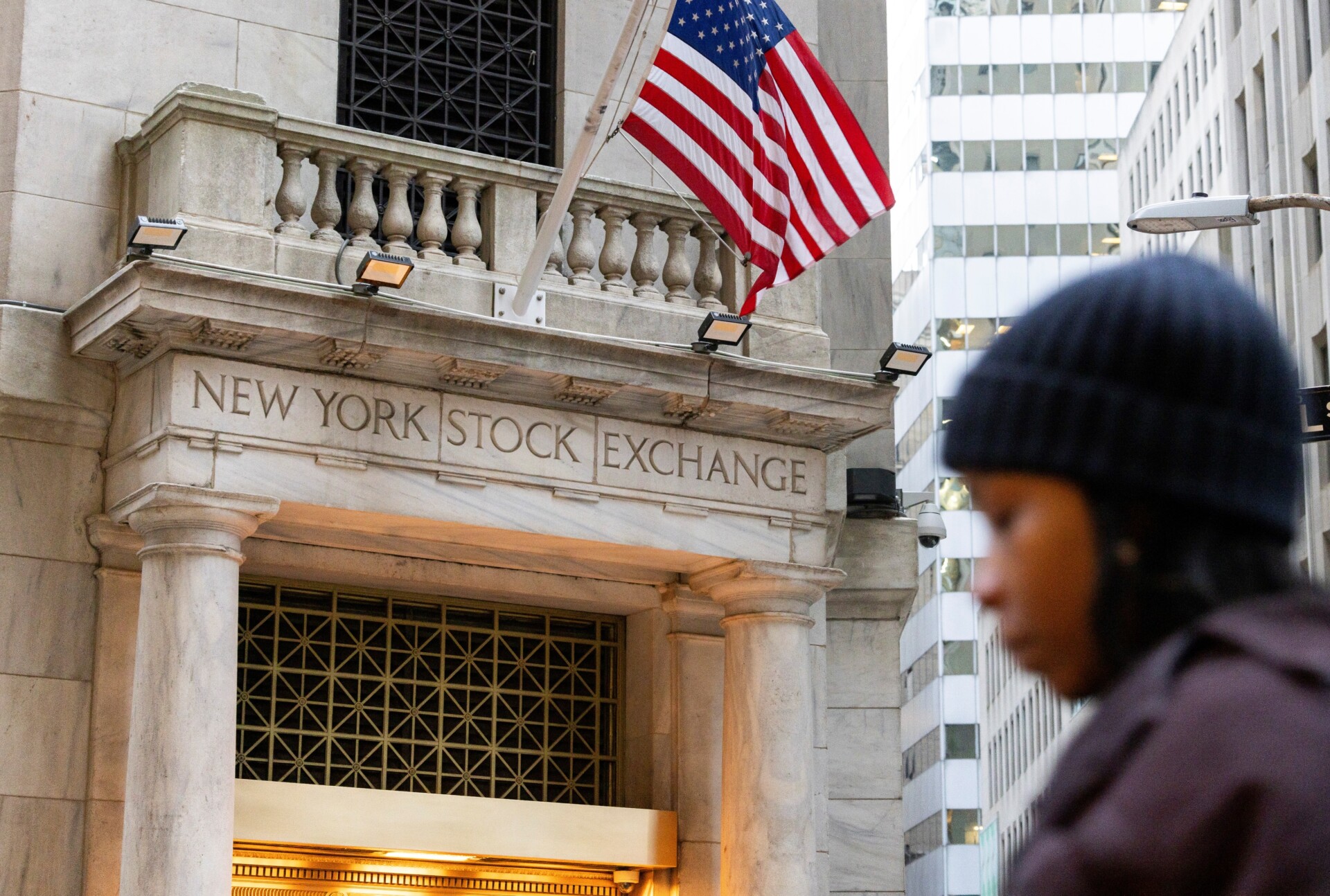 Μεικτά πρόσημα στο ξεκίνημα της Wall Street