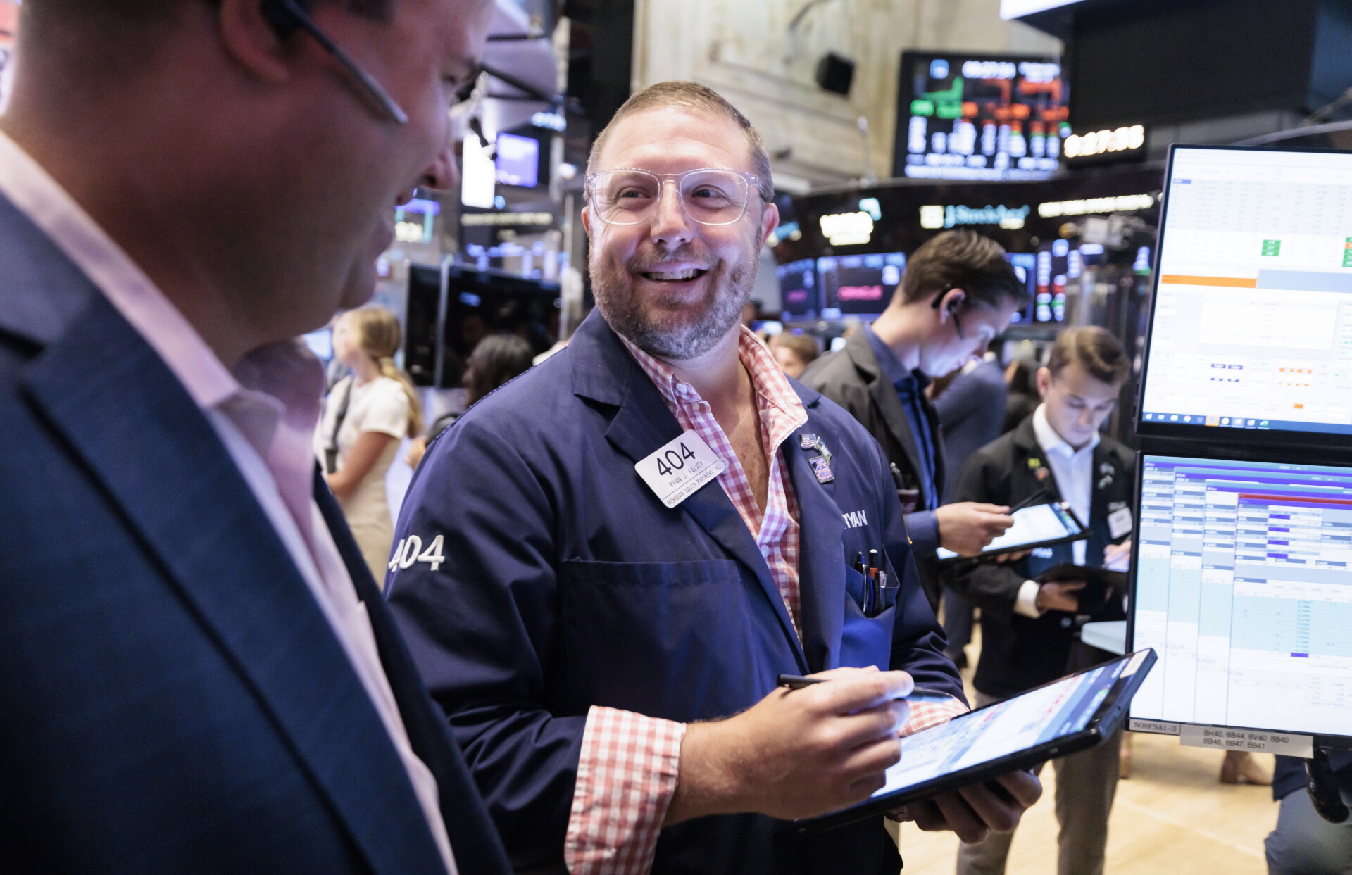 Ισχνή άνοδος της Wall Street, με το βλέμμα στις συνομιλίες ΗΠΑ και Κίνας
