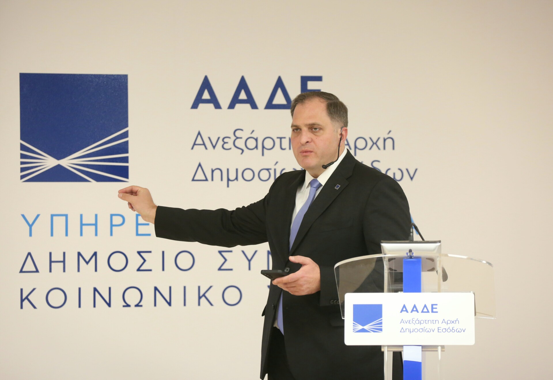 ΑΑΔΕ: Στο myAADE οι αιτήσεις εργολάβων αξίας άνω των €6.000
